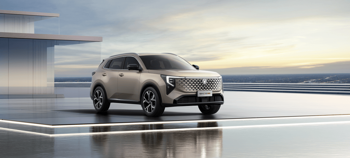 王炸之后再出王牌！长安第四代CS55PLUS外观内饰曝光